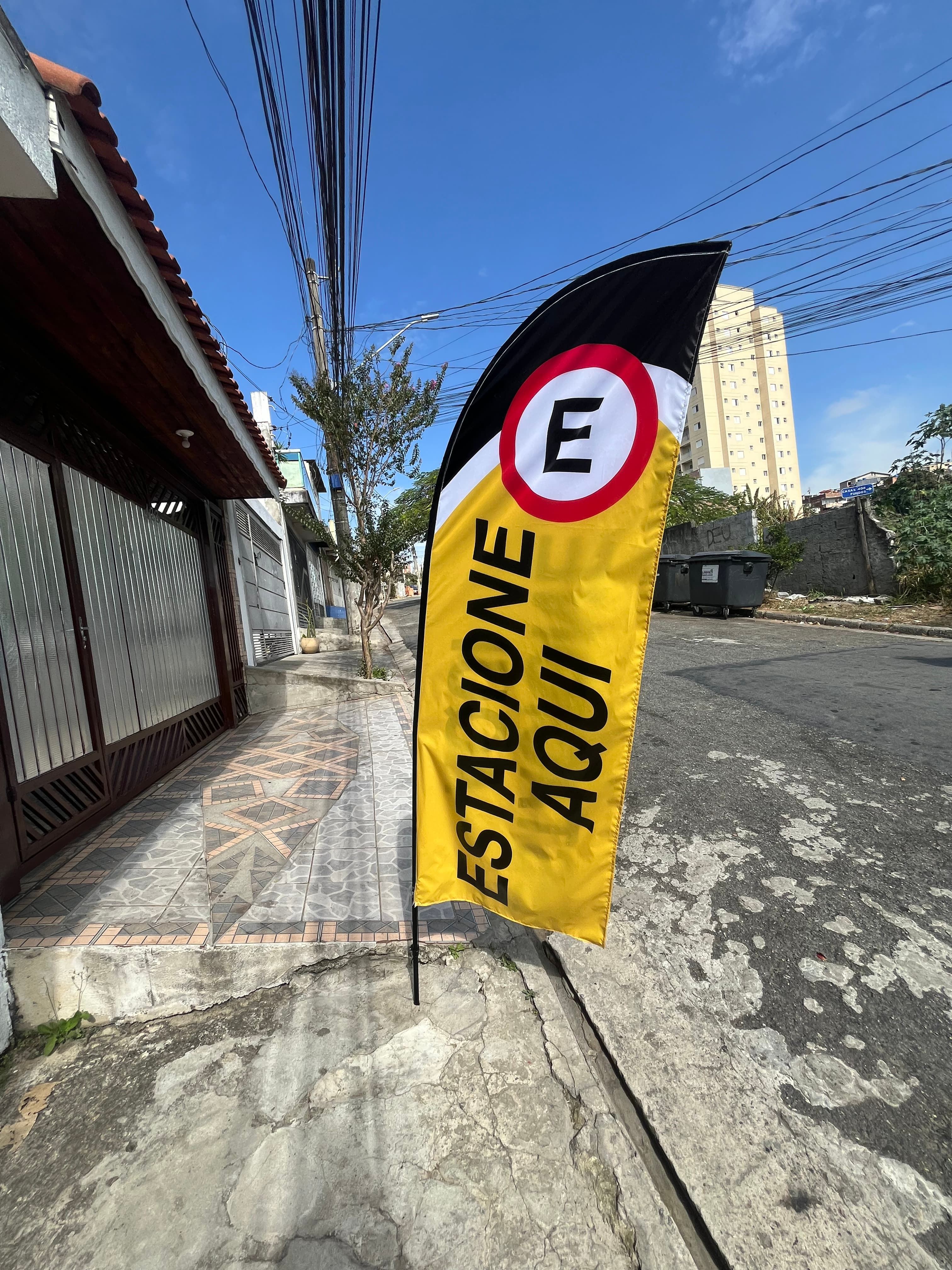 Exemplo de wind banner para estacionamento - Libracom